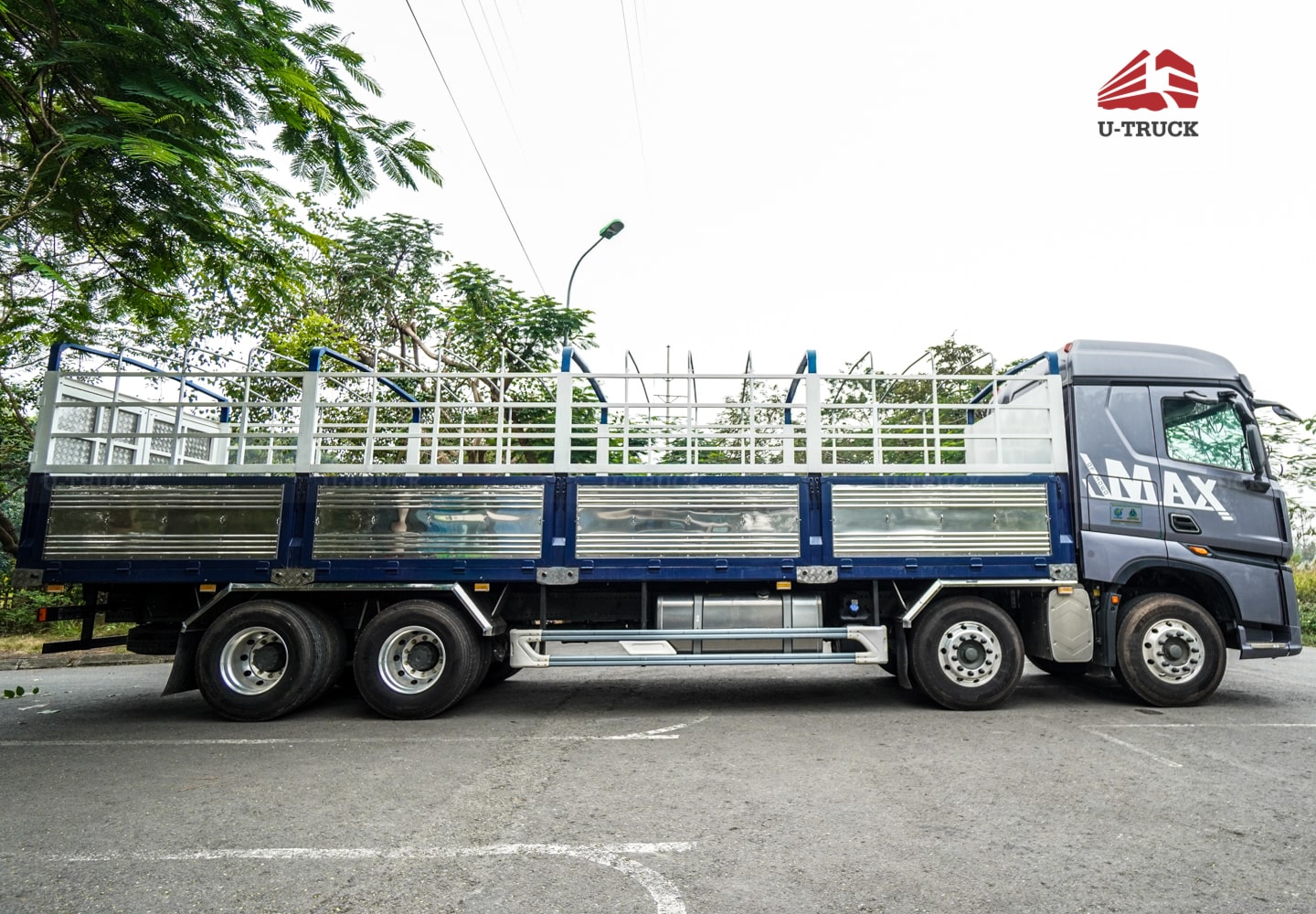 Tải thùng HOWO MAX 400 8×4 khung mui 9M7