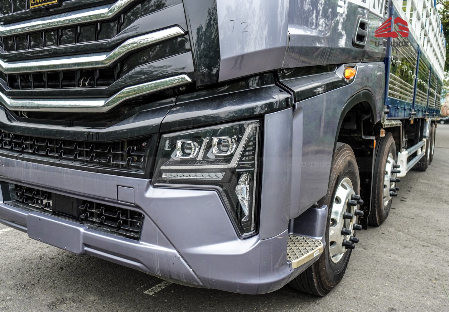 Tải thùng HOWO MAX 400 8×4 khung mui 9M7