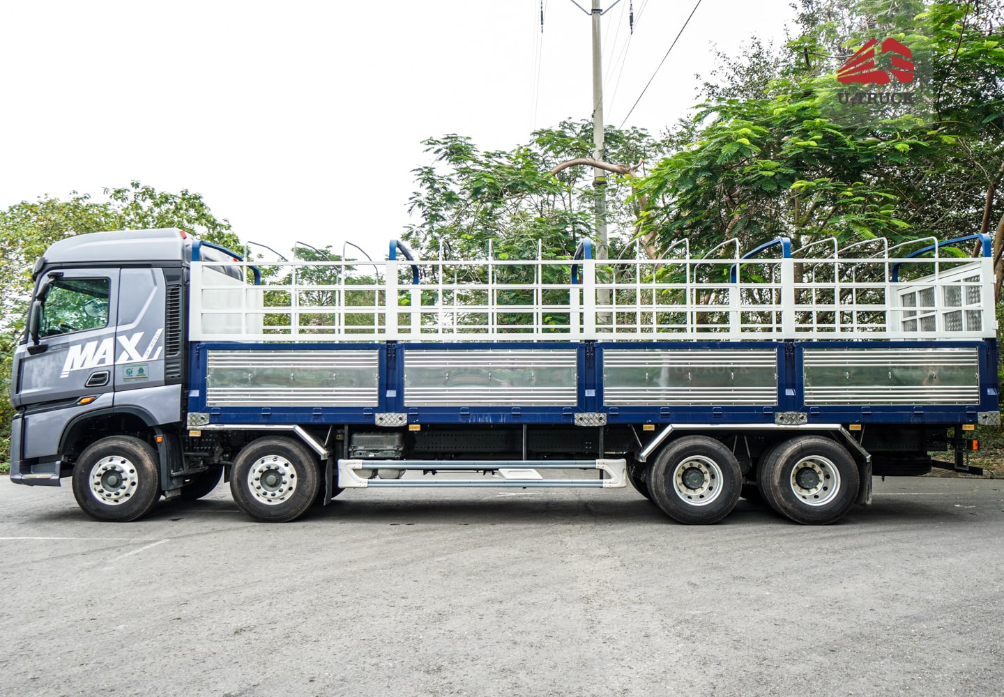 Tải thùng HOWO MAX 400 8×4 khung mui 9M7