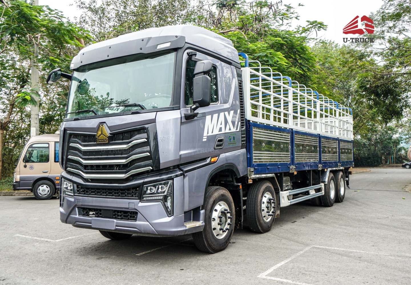 Tải thùng HOWO MAX 400 8×4 khung mui 9M7