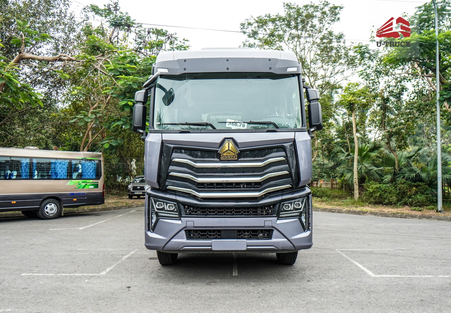 Tải thùng HOWO MAX 400 8×4 khung mui 9M7