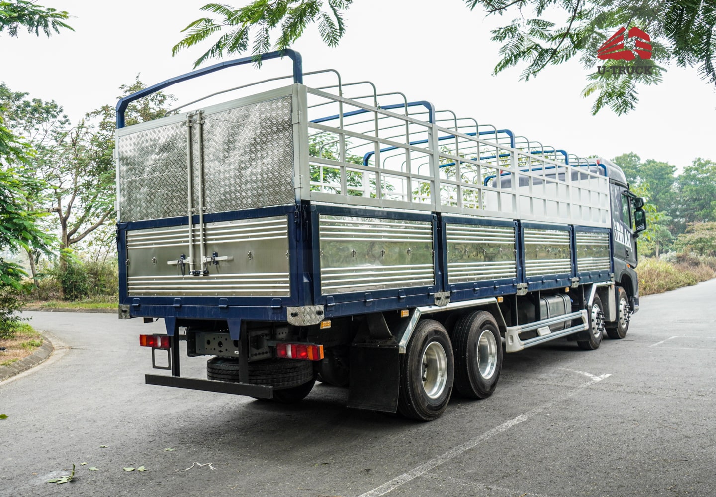 Tải thùng HOWO MAX 400 8×4 khung mui 9M7