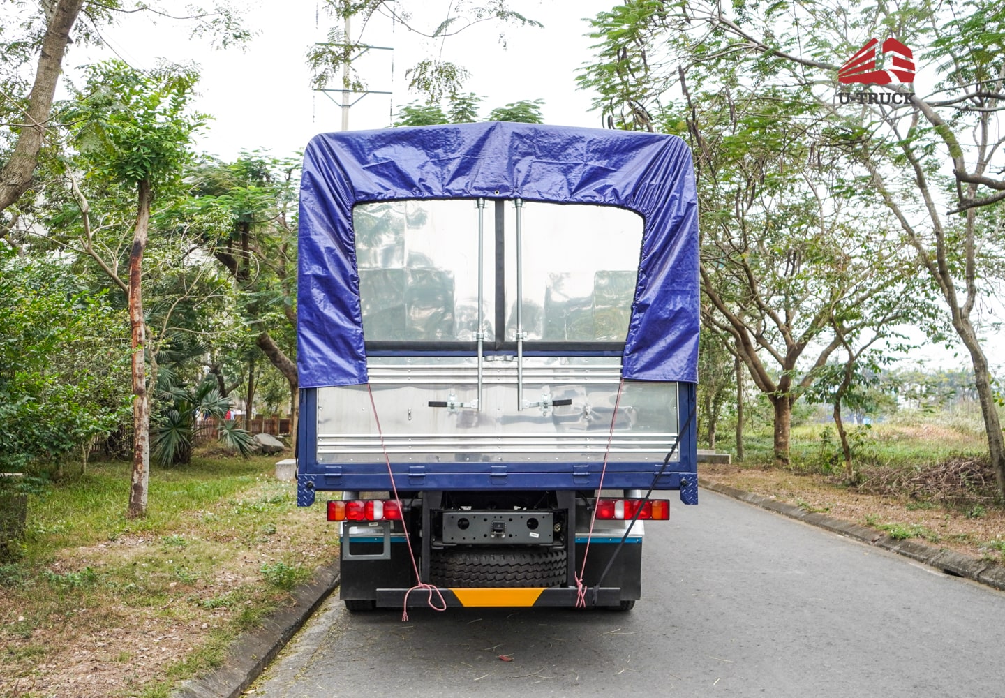 Xe tải thùng HOWO NX 4X2 khung mui 7M6 trục 6.000