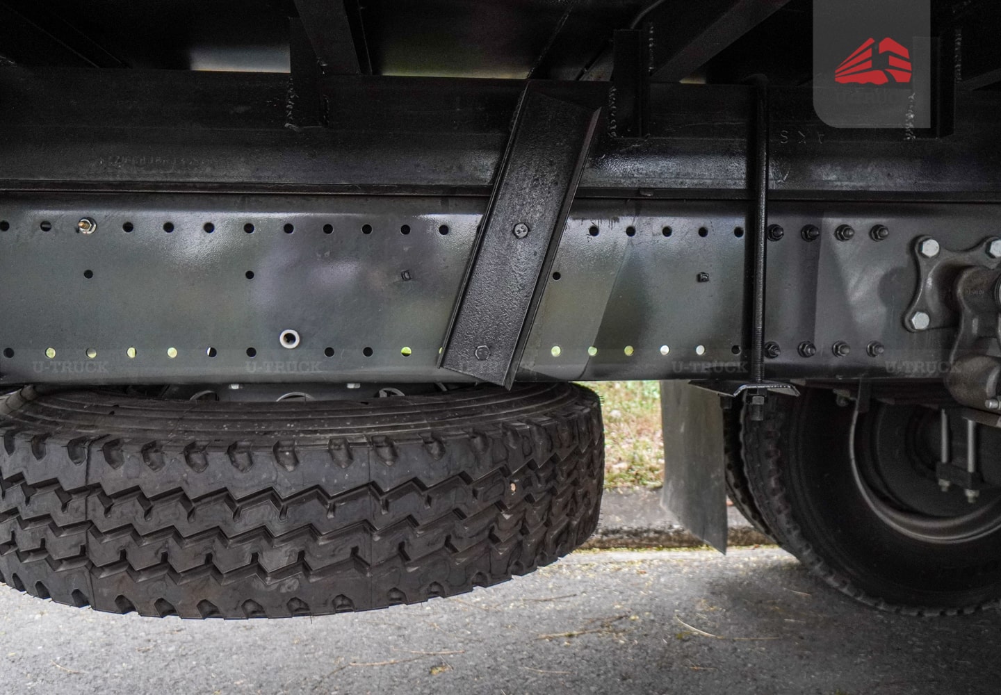 Xe tải thùng HOWO NX 4X2 khung mui 7M6 trục 6.000