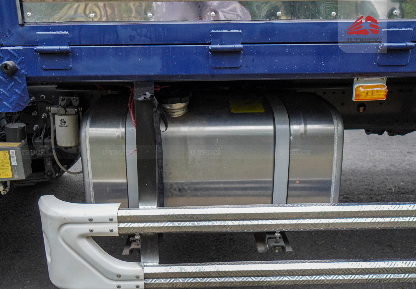 Xe tải thùng HOWO NX 4X2 khung mui 7M6 trục 6.000