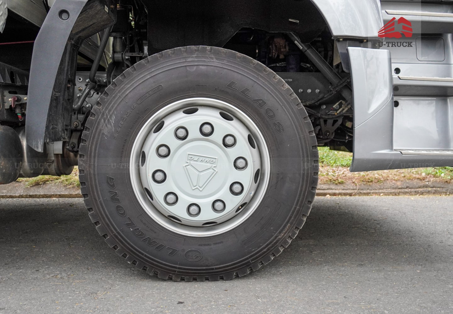 Xe tải thùng HOWO NX 4X2 khung mui 7M6 trục 6.000