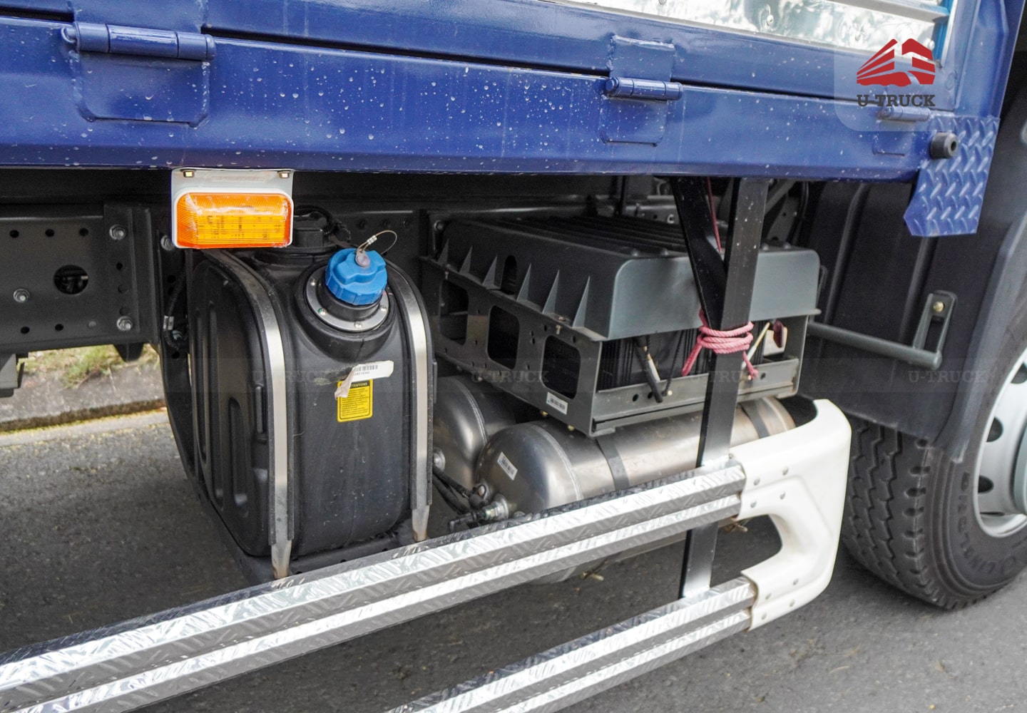 Xe tải thùng HOWO NX 4X2 khung mui 7M6 trục 6.000