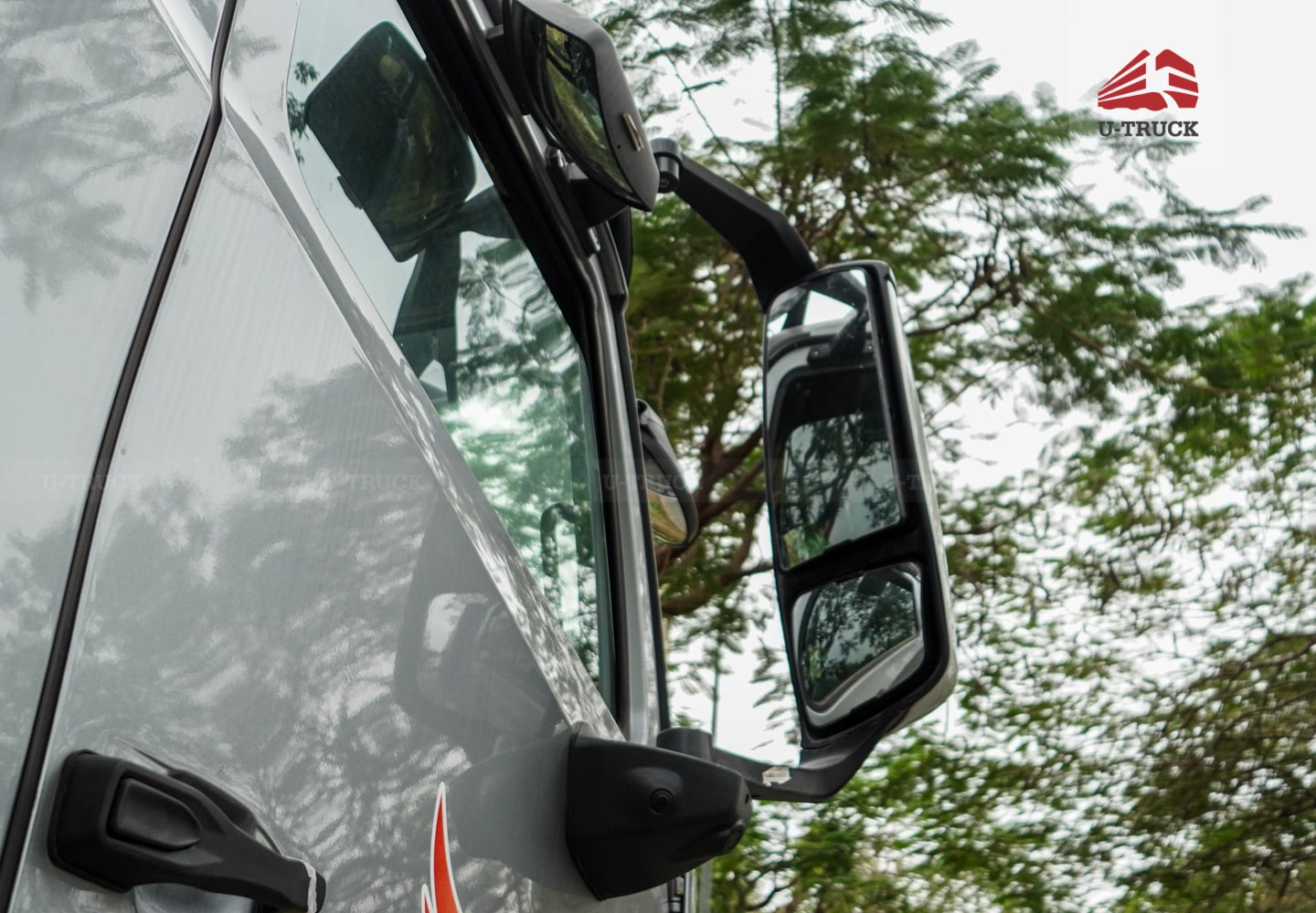 Xe tải thùng HOWO NX 4X2 khung mui 7M6 trục 6.000