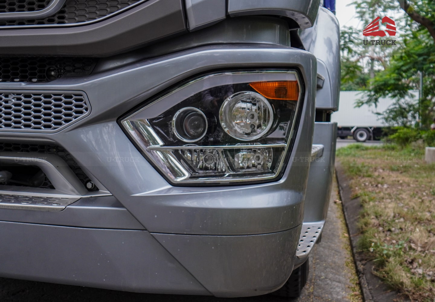 Xe tải thùng HOWO NX 4X2 khung mui 7M6 trục 6.000