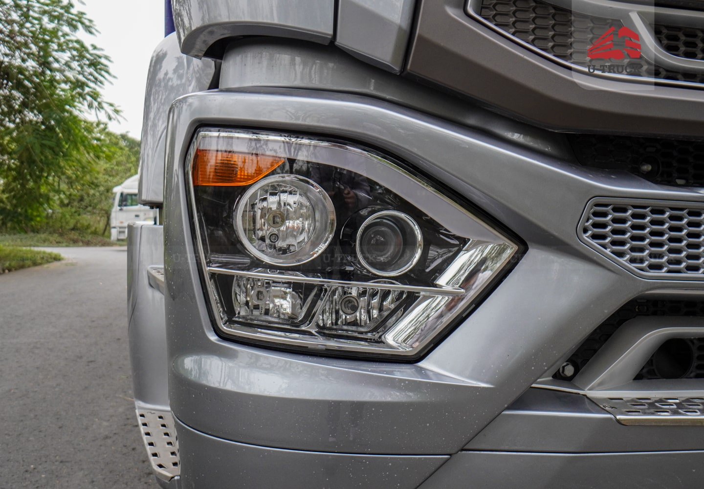 Xe tải thùng HOWO NX 4X2 khung mui 7M6 trục 6.000