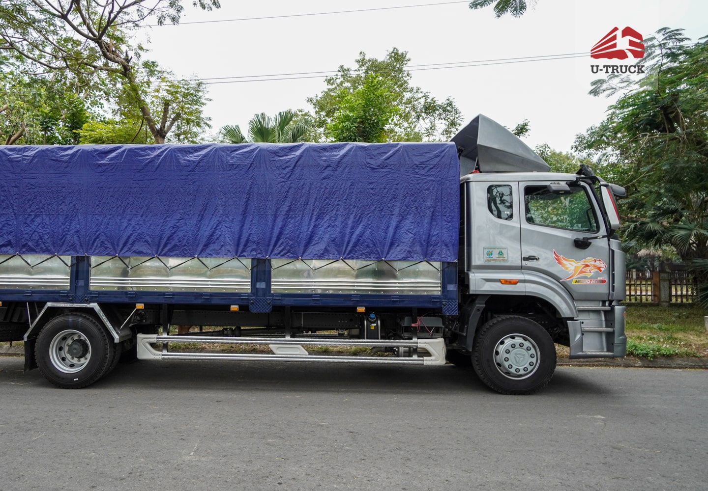 Xe tải thùng HOWO NX 4X2 khung mui 7M6 trục 6.000