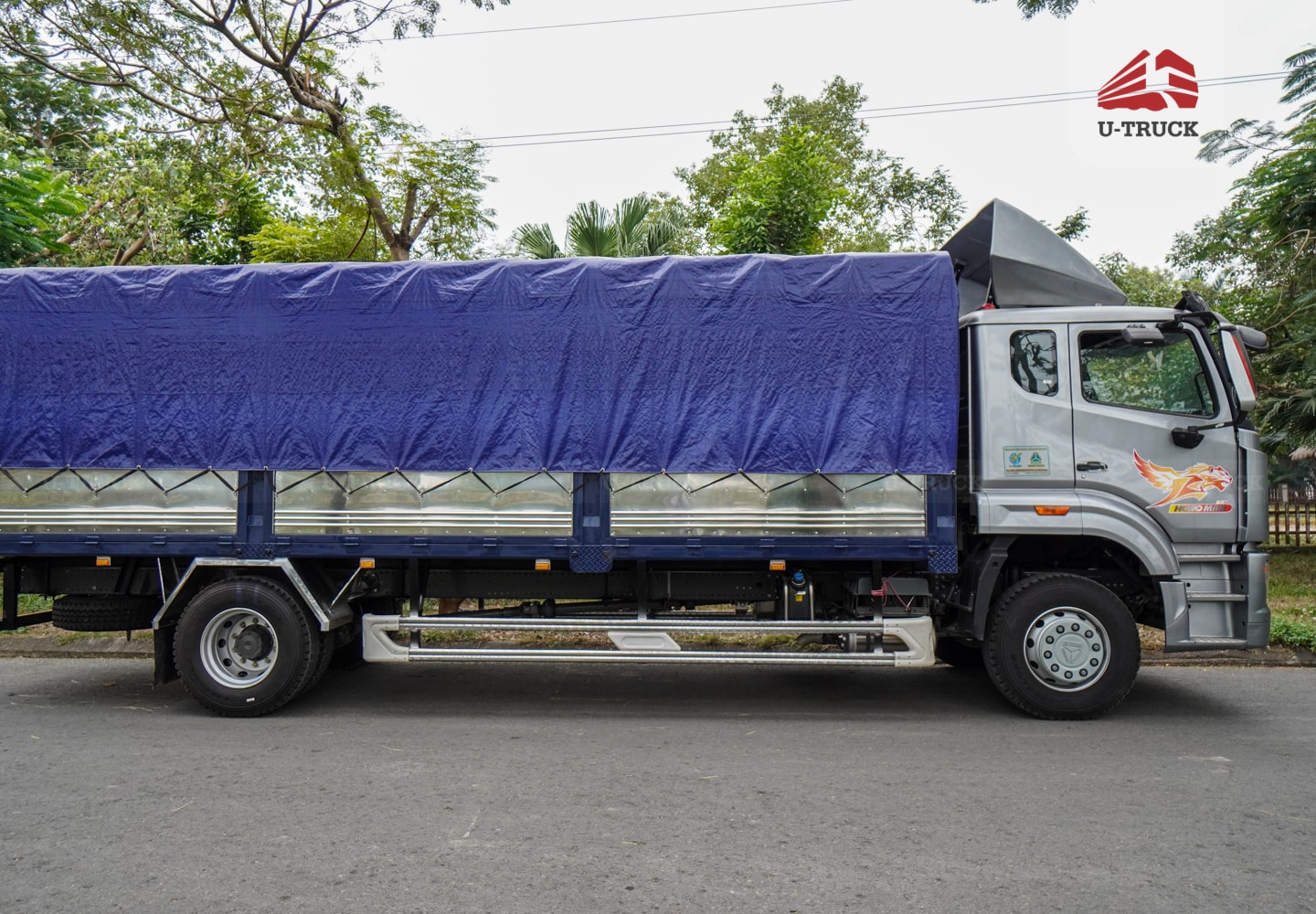 Xe tải thùng HOWO NX 4X2 khung mui 7M6 trục 6.000