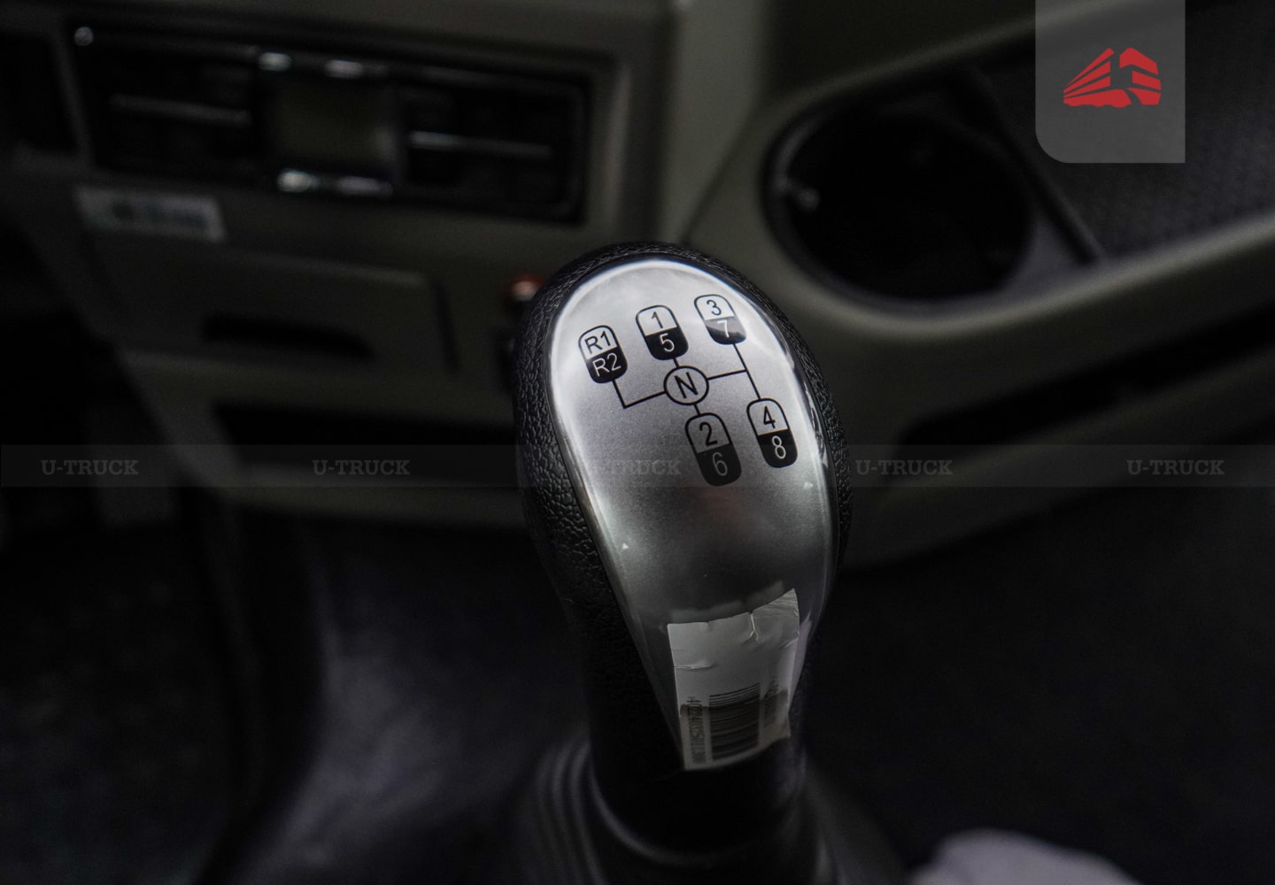 Xe tải thùng HOWO NX 4X2 khung mui 7M6 trục 6.000