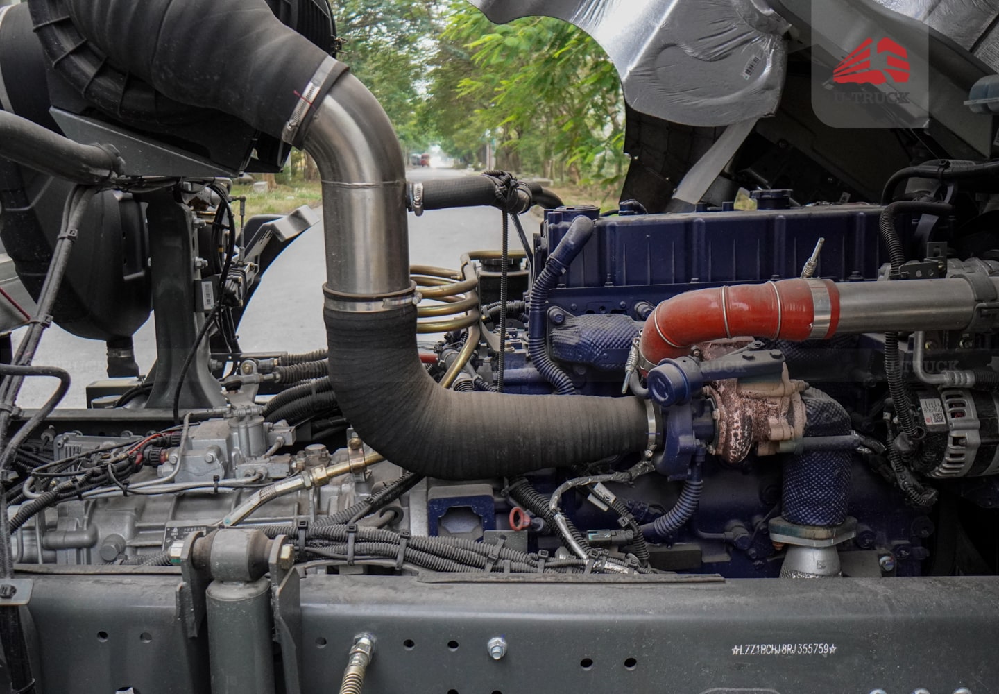 Xe tải thùng HOWO NX 4X2 khung mui 7M6 trục 6.000