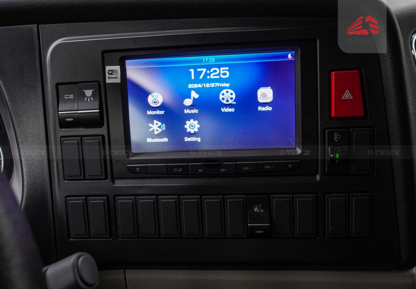 Xe tải thùng HOWO NX 4X2 khung mui 7M6 trục 6.000