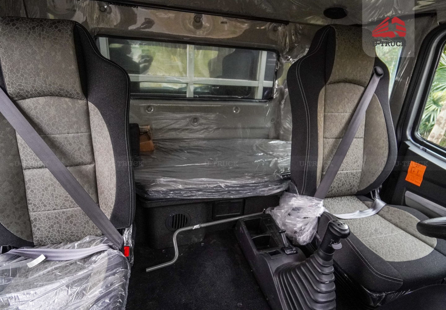 Xe tải thùng HOWO NX 4X2 khung mui 7M6 trục 6.000