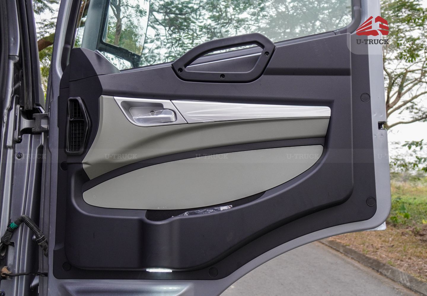 Xe tải thùng HOWO NX 4X2 khung mui 7M6 trục 6.000