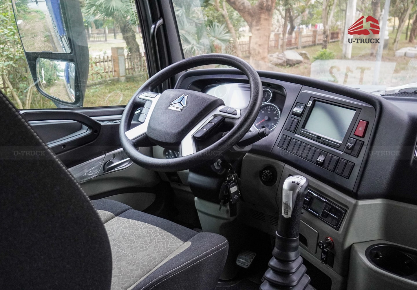 Xe tải thùng HOWO NX 4X2 khung mui 7M6 trục 6.000