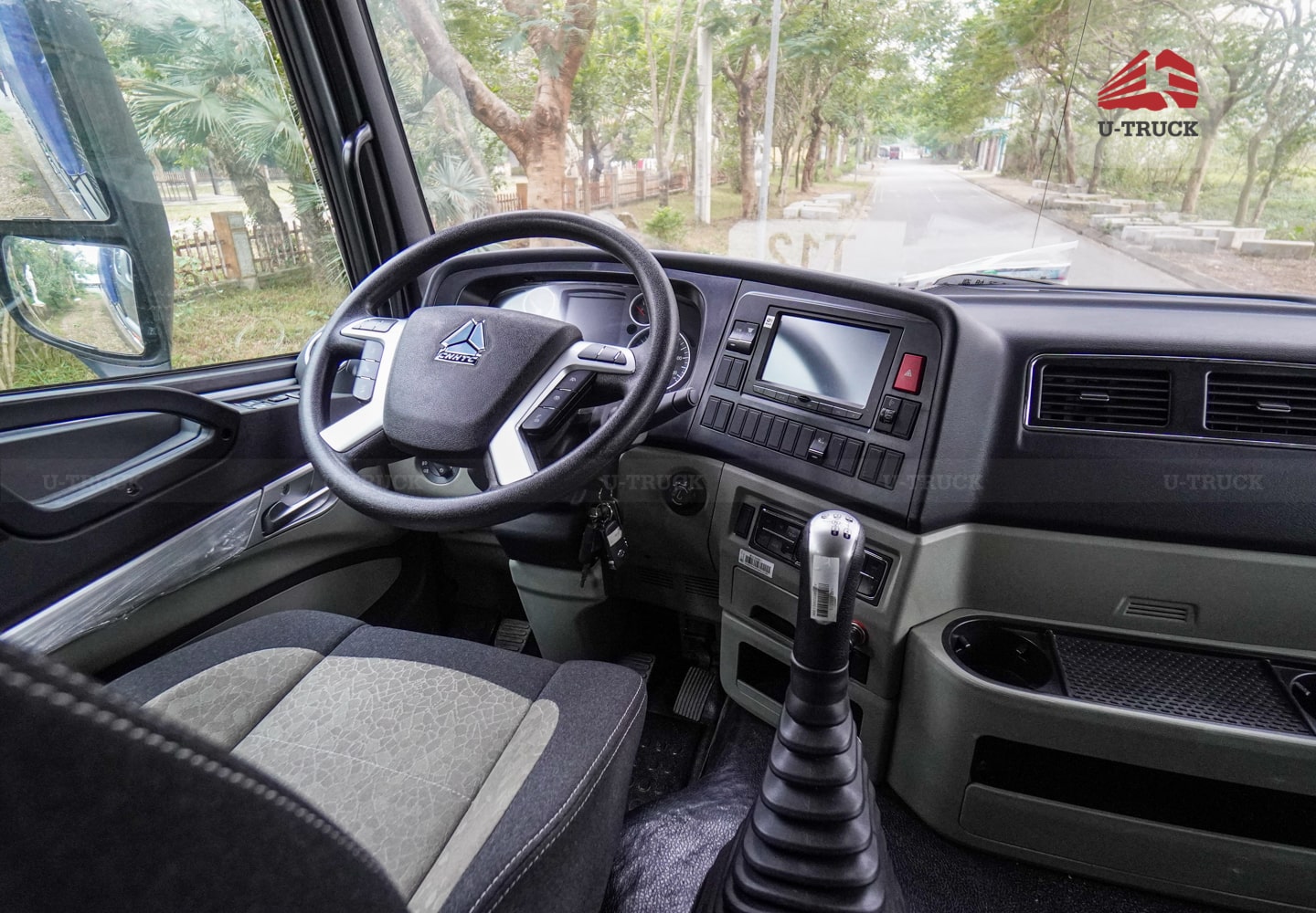 Xe tải thùng HOWO NX 4X2 khung mui 7M6 trục 6.000