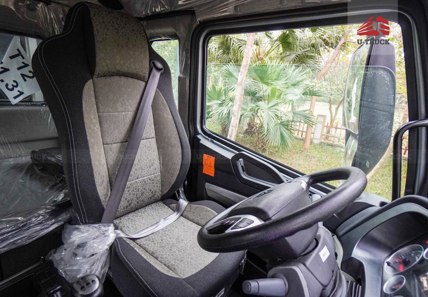 Xe tải thùng HOWO NX 4X2 khung mui 7M6 trục 6.000