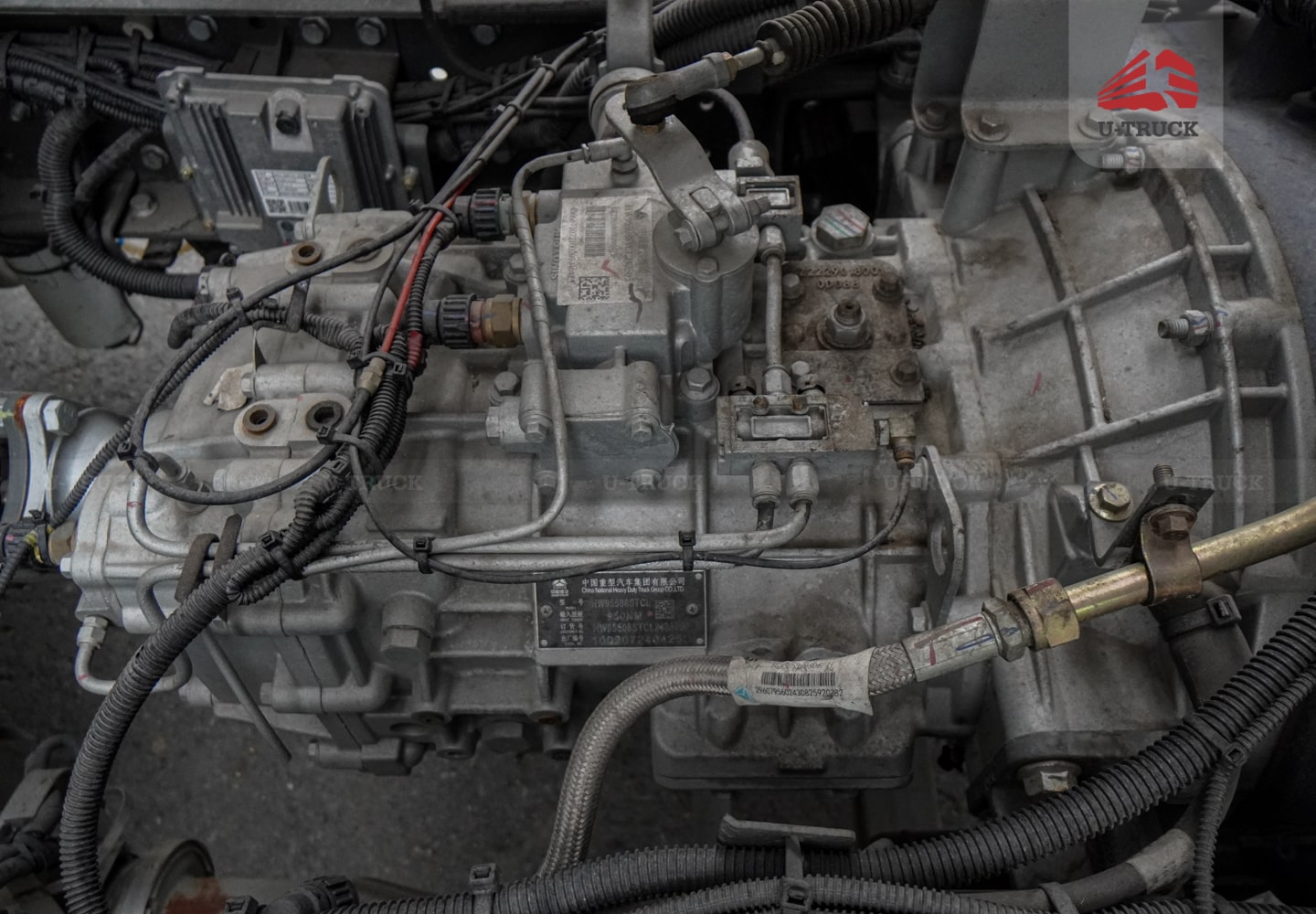 Xe tải thùng HOWO NX 4X2 khung mui 7M6 trục 6.000