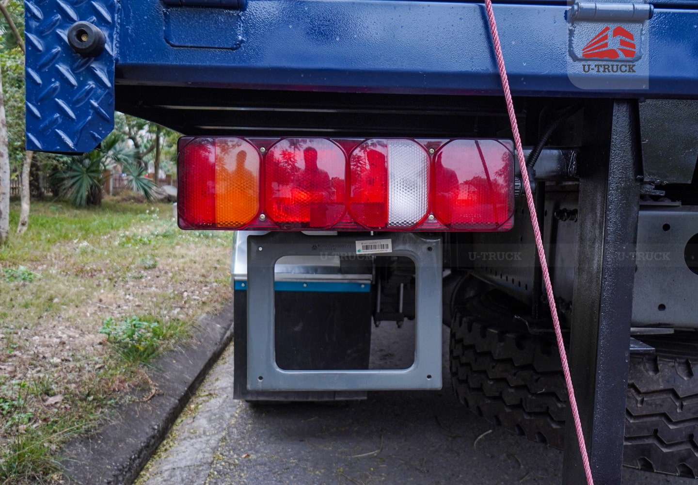 Xe tải thùng HOWO NX 4X2 khung mui 7M6 trục 6.000