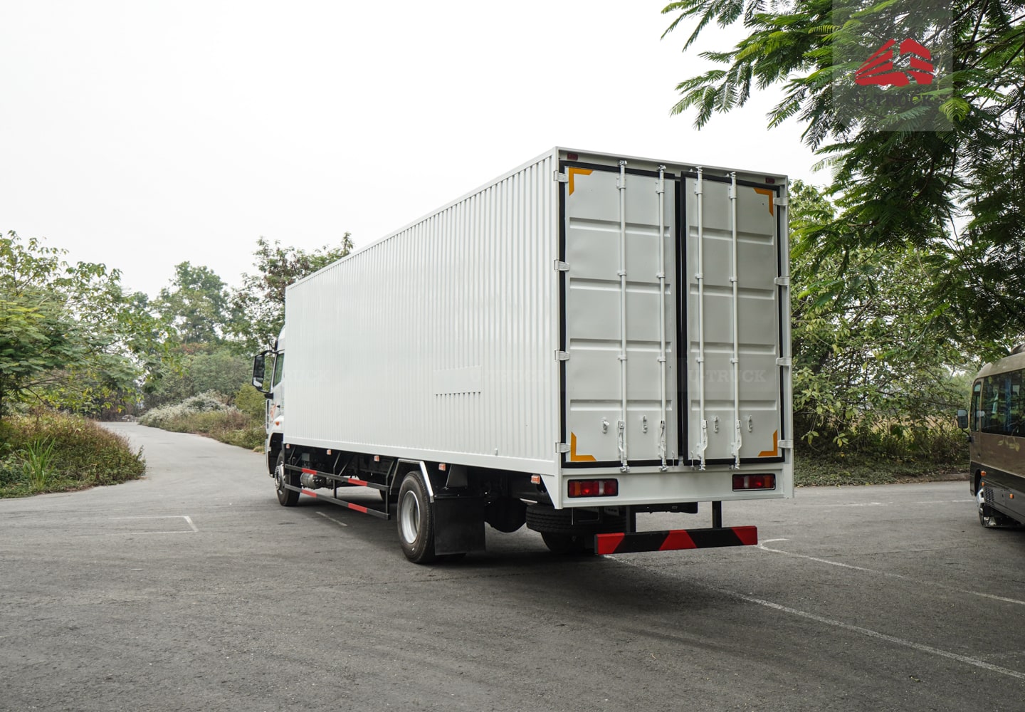 Xe tải thùng HOWO NX 4×2 thùng công pallet 3CH 9M8