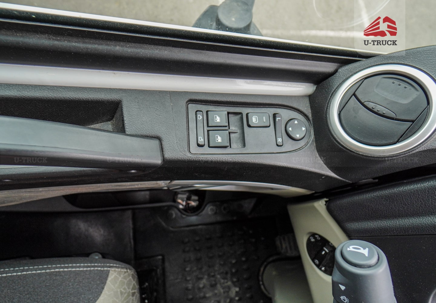 Xe tải thùng HOWO NX 4×2 thùng công pallet 3CH 9M8