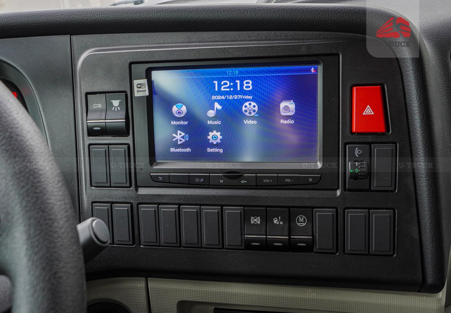 Xe tải thùng HOWO NX 4×2 thùng công pallet 3CH 9M8