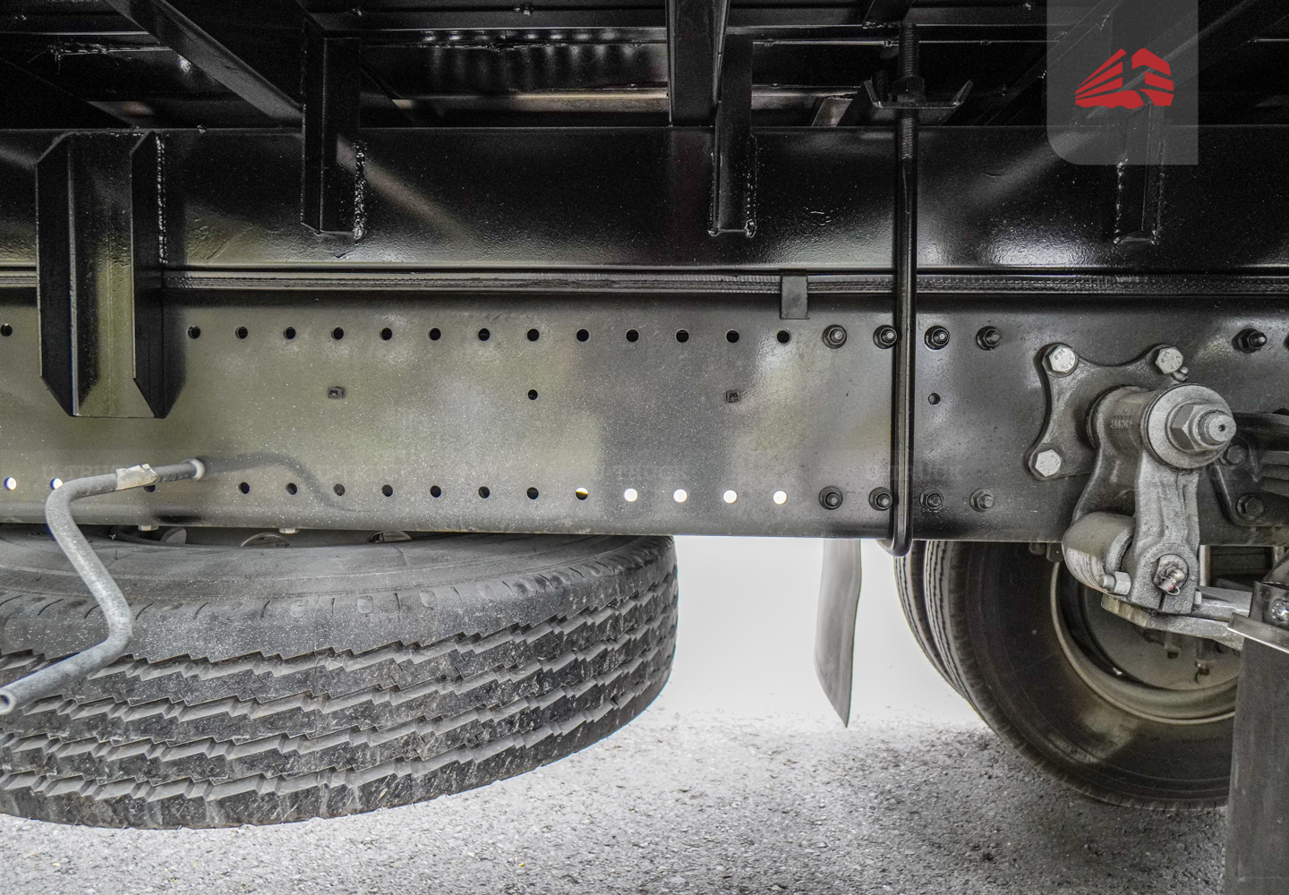 Xe tải thùng HOWO NX 4×2 thùng công pallet 3CH 9M8