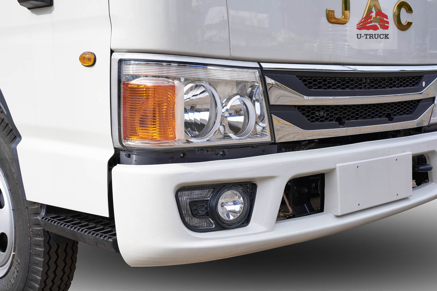 Xe tải JAC H360 E5 thùng trường lái