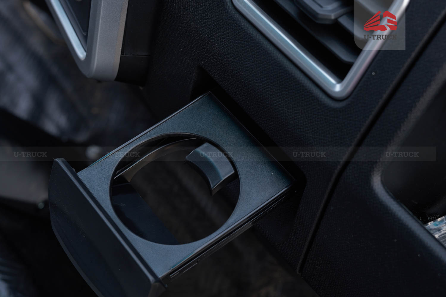 Xe tải JAC H360 E5 thùng trường lái