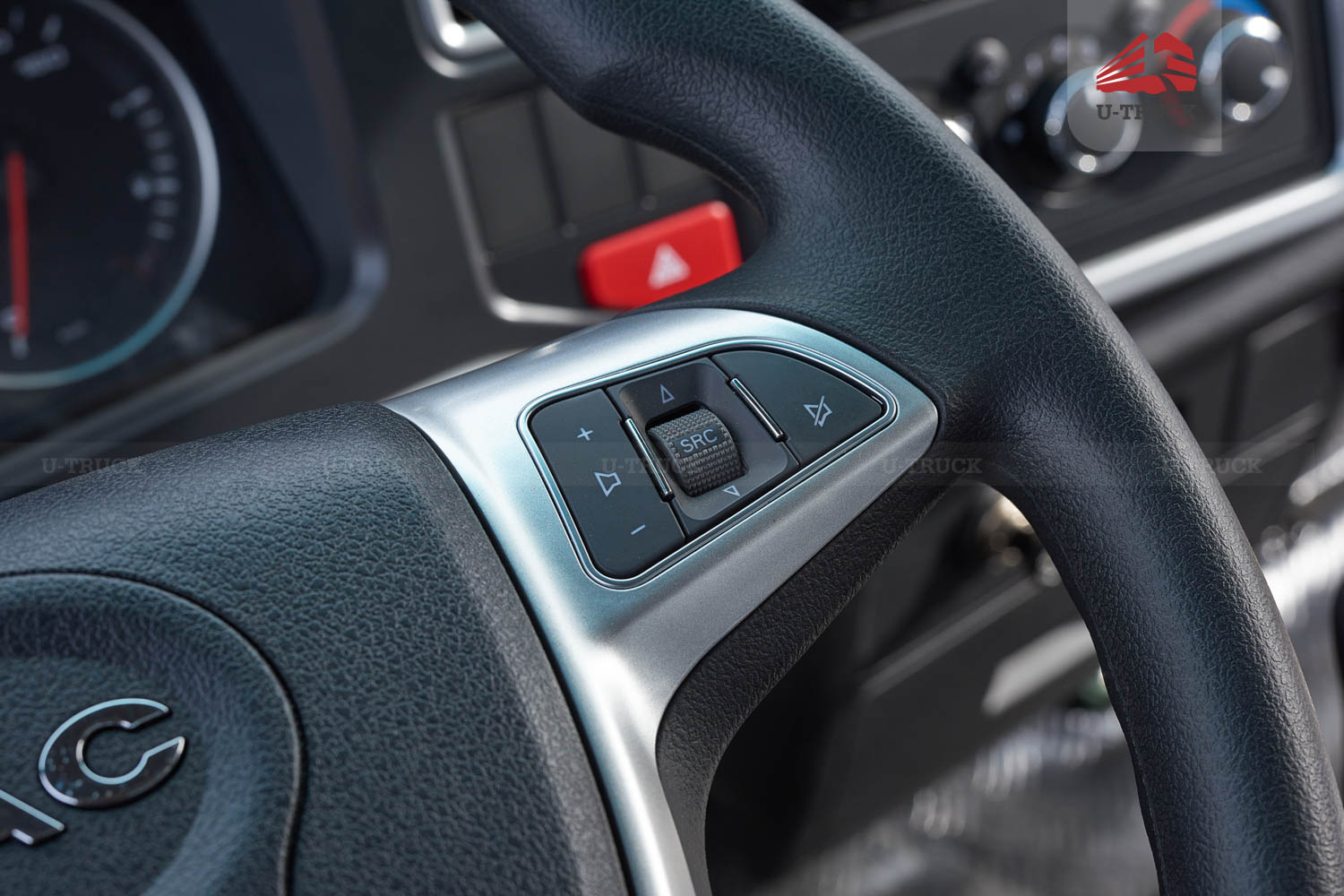 Xe tải JAC H360 E5 thùng trường lái