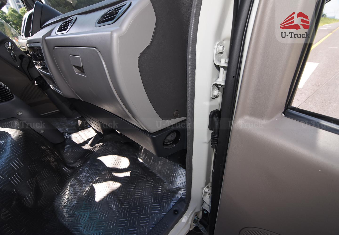 Xe tải JAC H360 Thùng trường lái 3T6