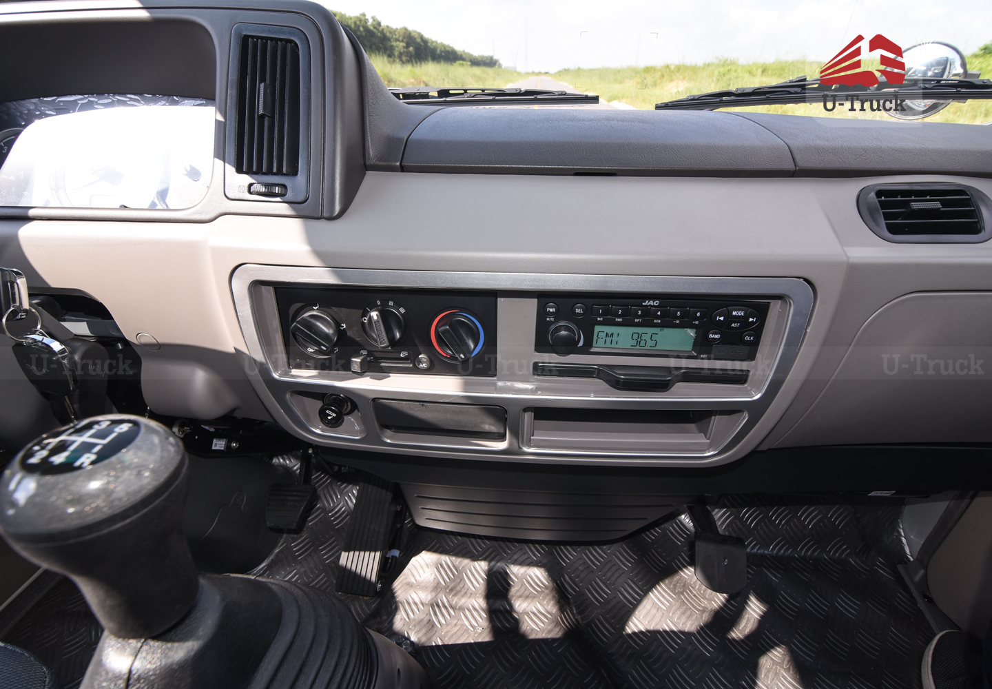 Xe tải JAC H360 Thùng trường lái 3T6