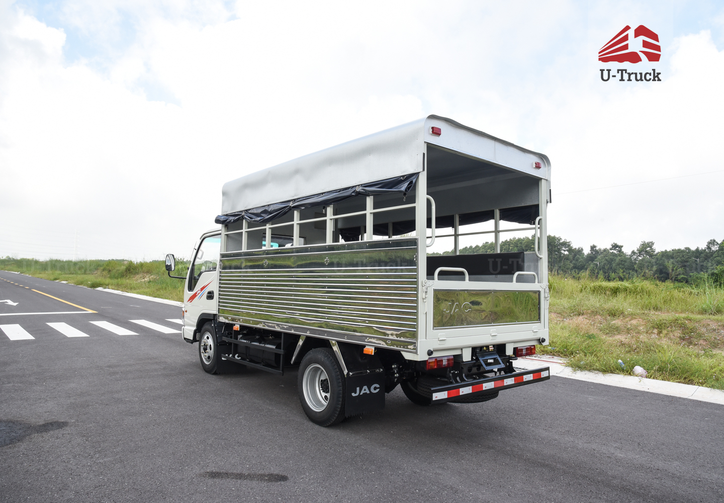 Xe tải JAC H360 Thùng trường lái 3T6