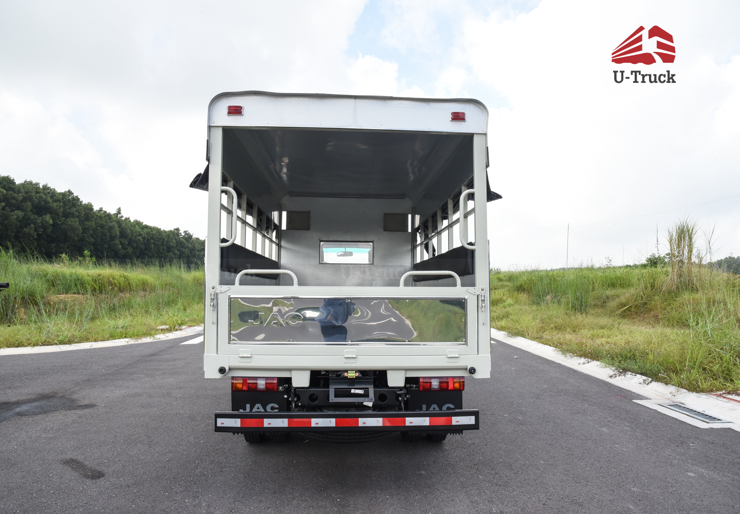 Xe tải JAC H360 Thùng trường lái 3T6