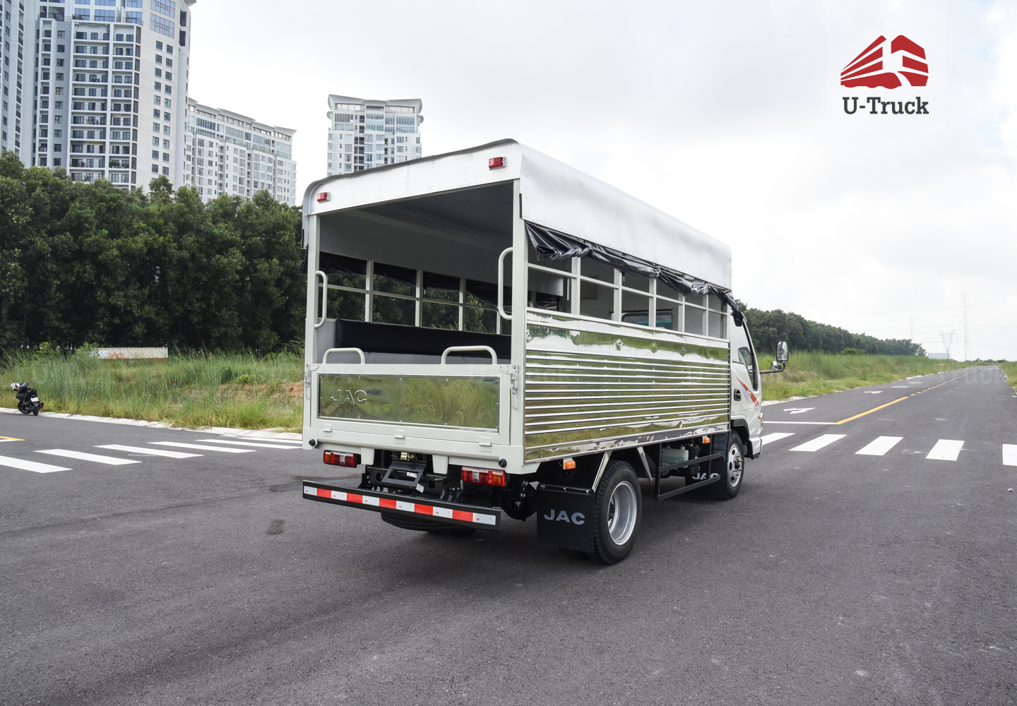 Xe tải JAC H360 Thùng trường lái 3T6