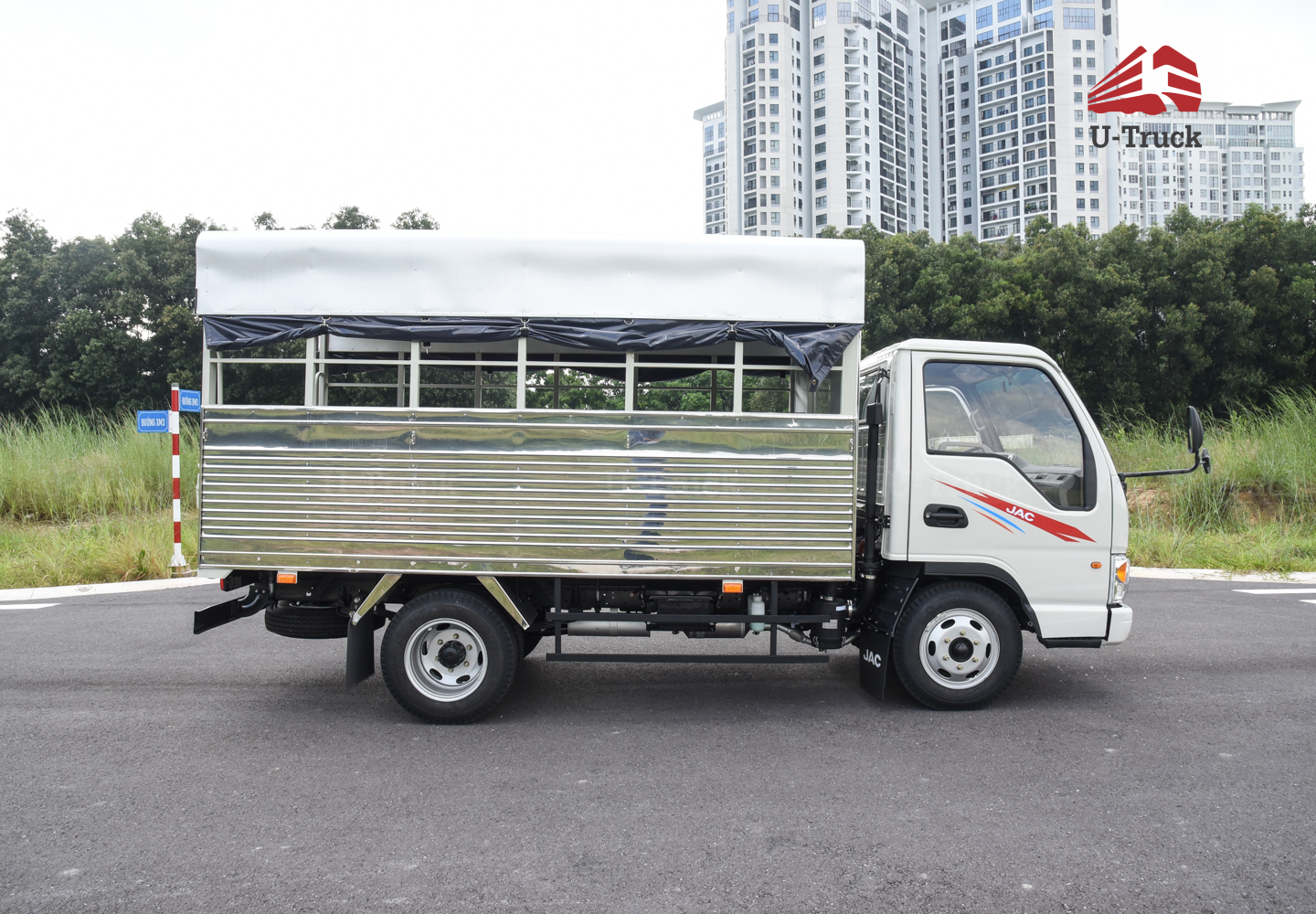 Xe tải JAC H360 Thùng trường lái 3T6