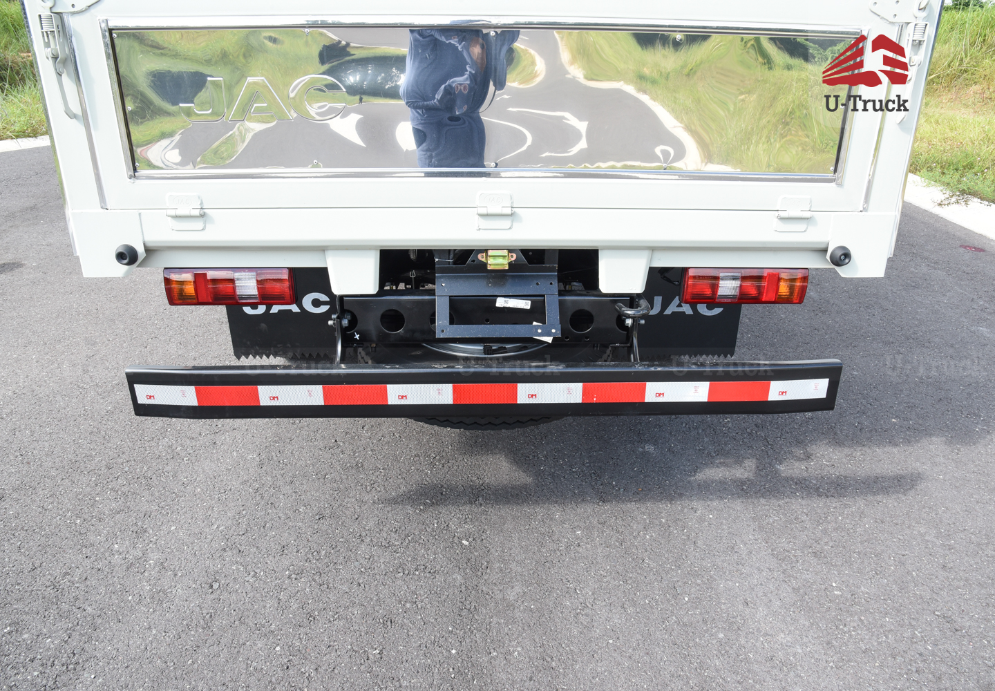 Xe tải JAC H360 Thùng trường lái 3T6