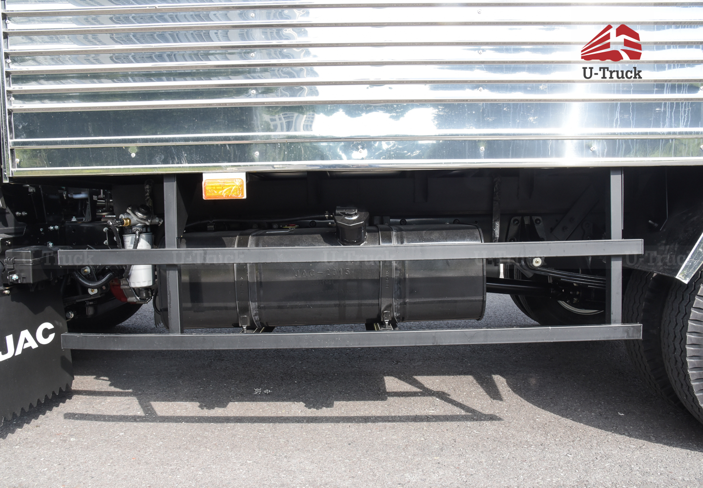 Xe tải JAC H360 Thùng trường lái 3T6