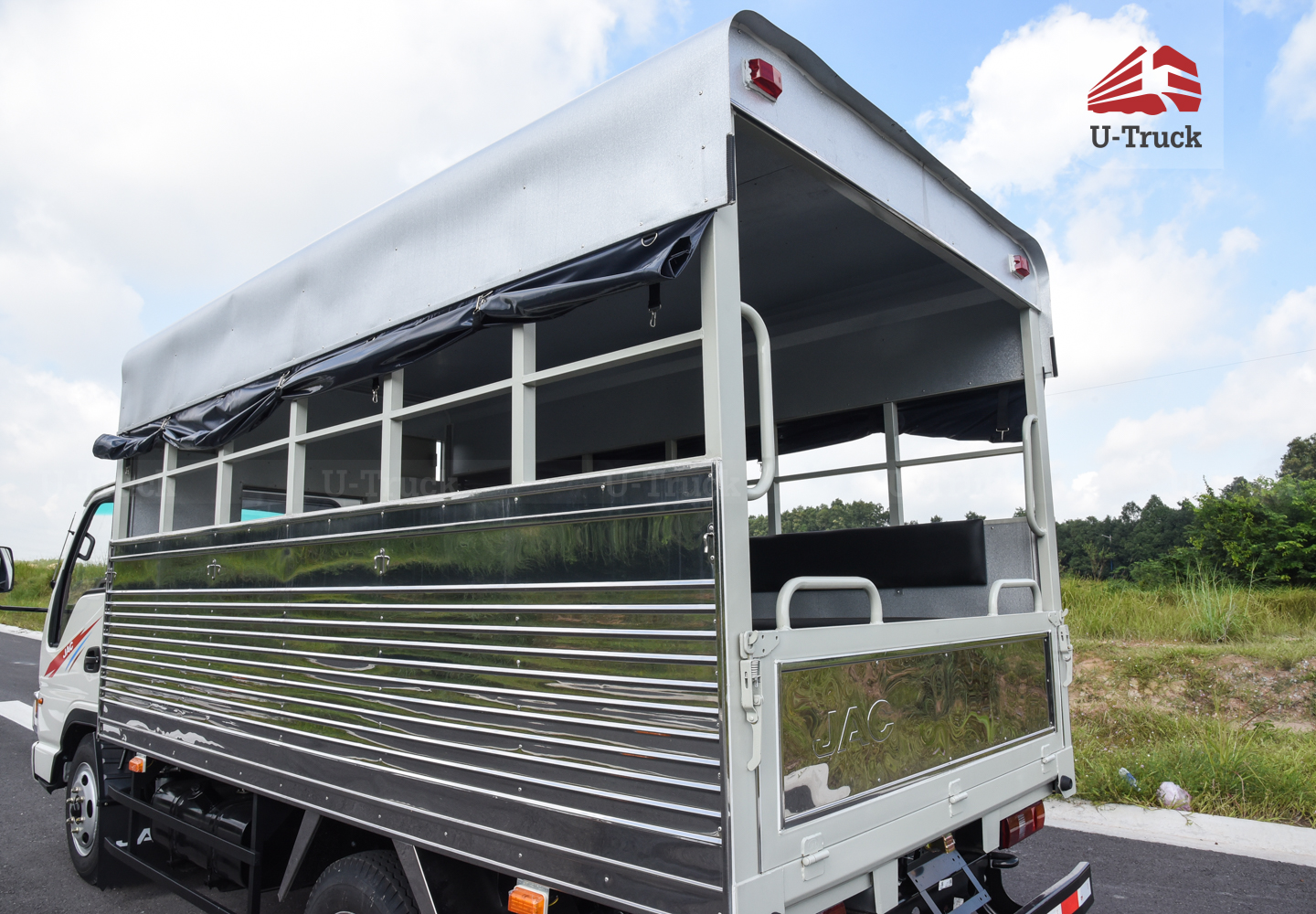 Xe tải JAC H360 Thùng trường lái 3T6