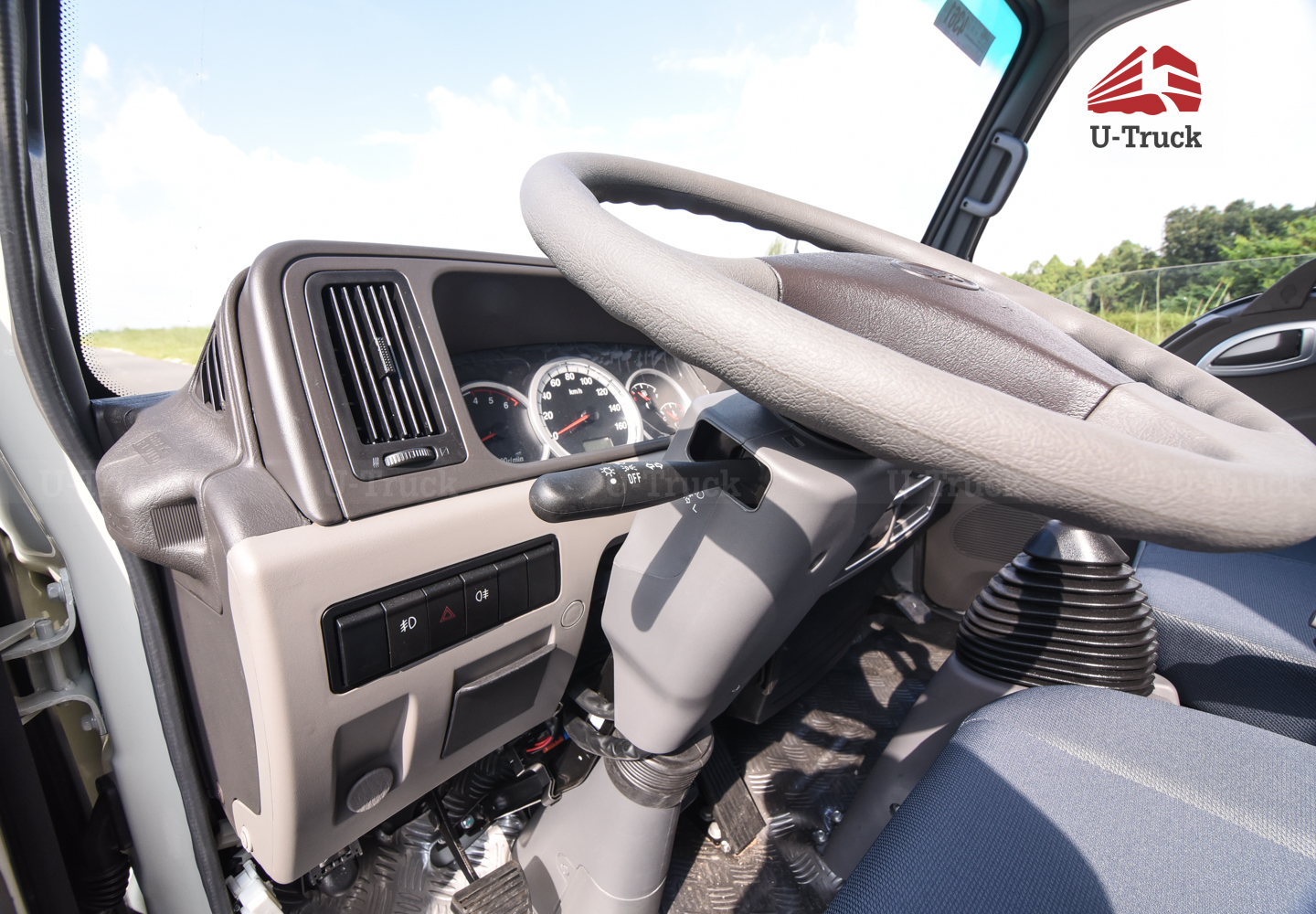 Xe tải JAC H360 Thùng trường lái 3T6