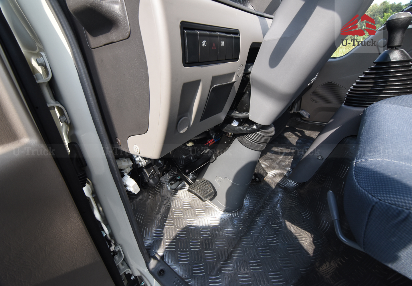 Xe tải JAC H360 Thùng trường lái 3T6