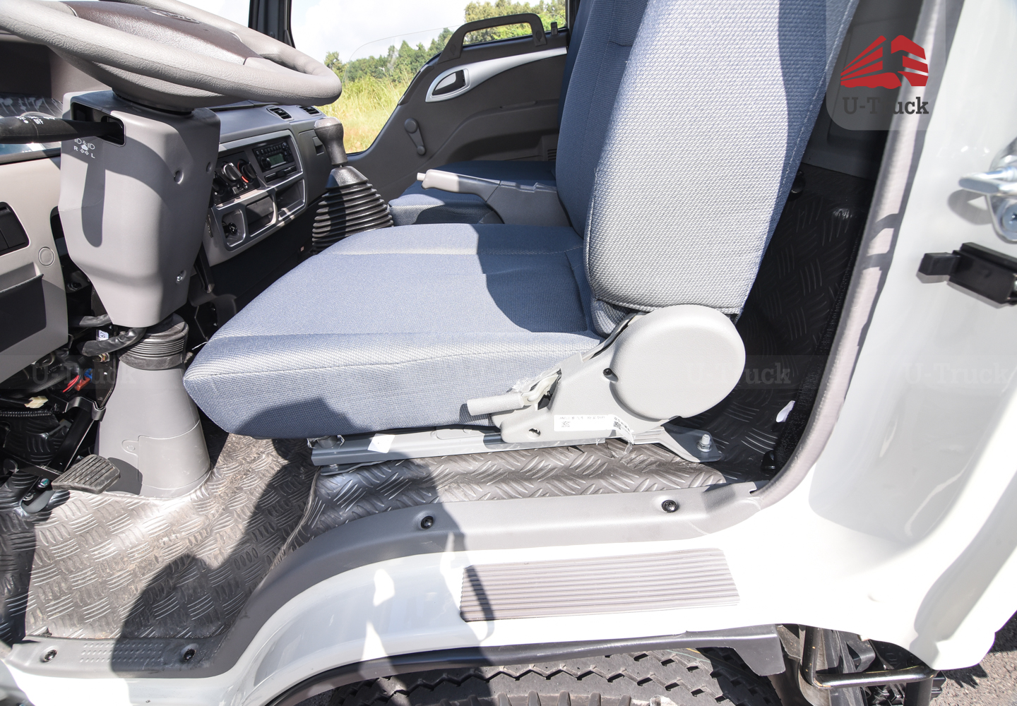 Xe tải JAC H360 Thùng trường lái 3T6