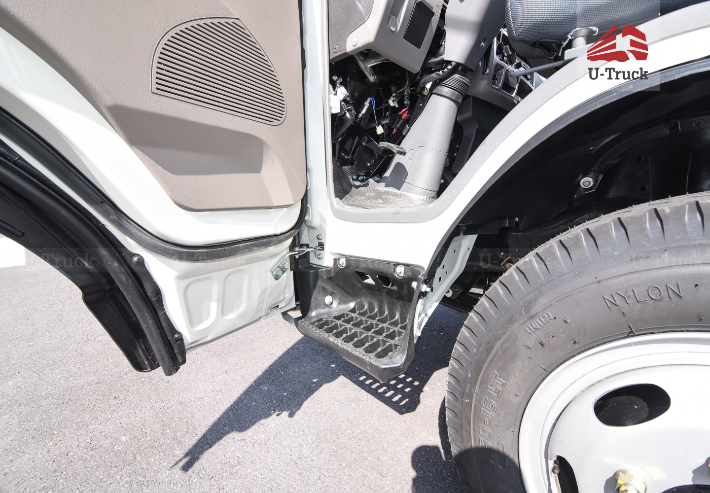 Xe tải JAC H360 Thùng trường lái 3T6