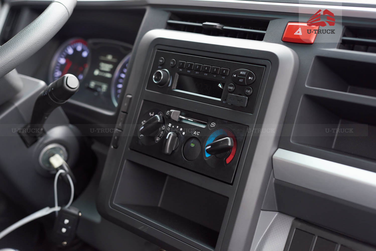 Xe tải JAC N200S EA5 thùng kín