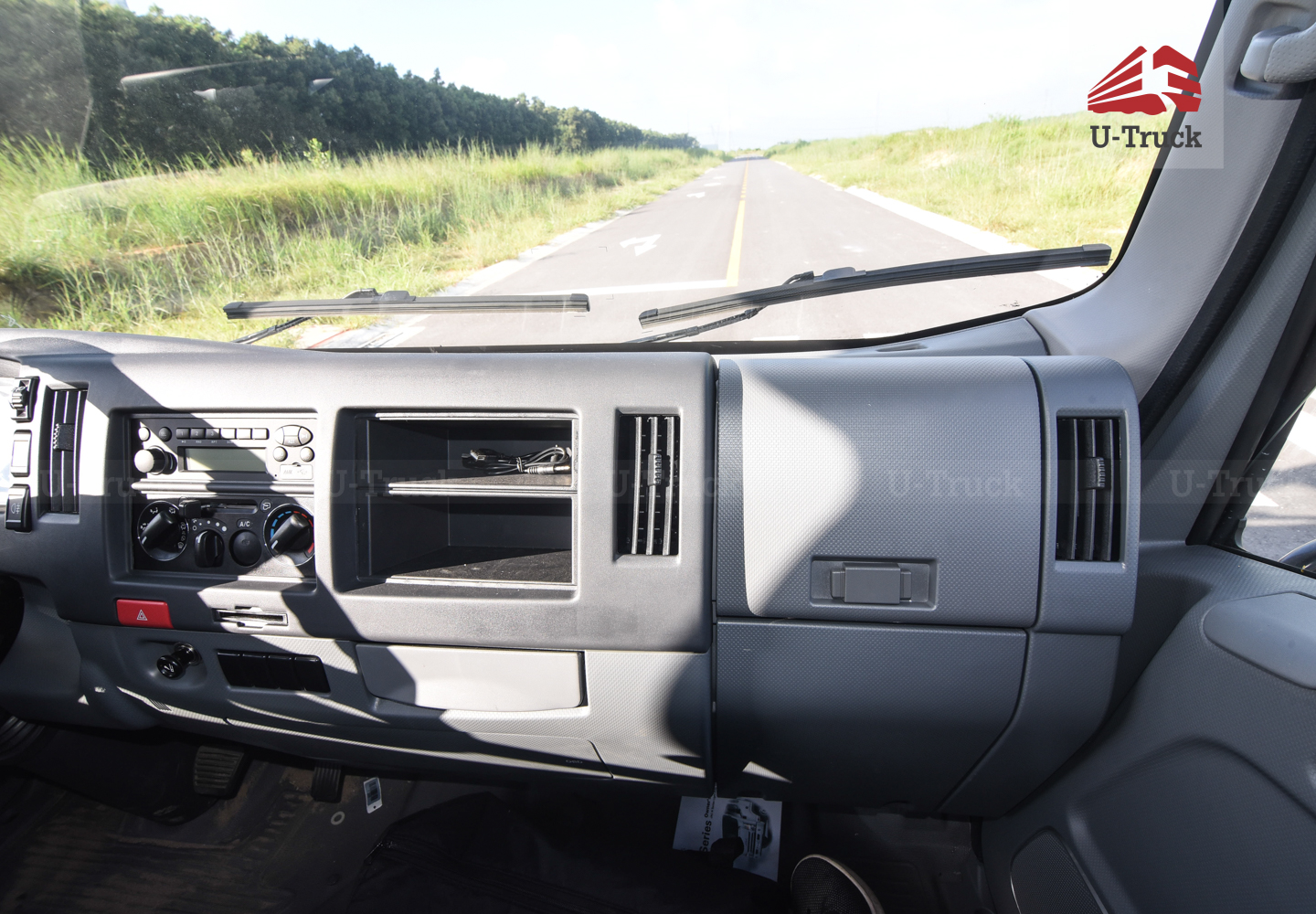 Xe tải JAC N200S Thùng kín 1T9