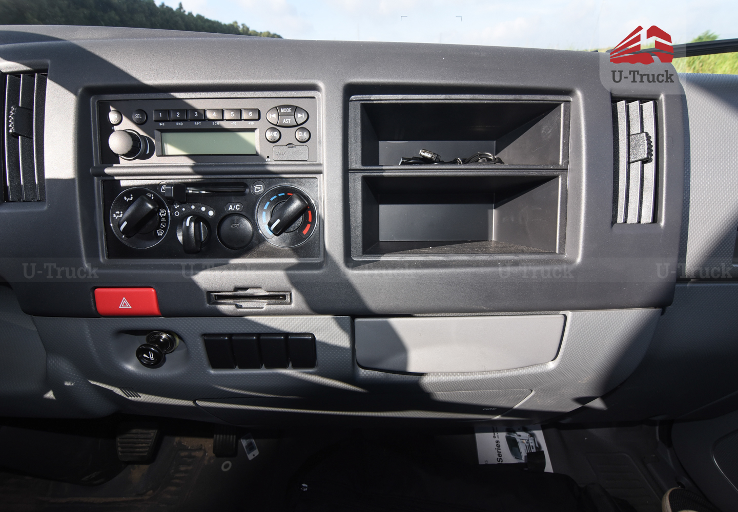 Xe tải JAC N200S Thùng kín 1T9