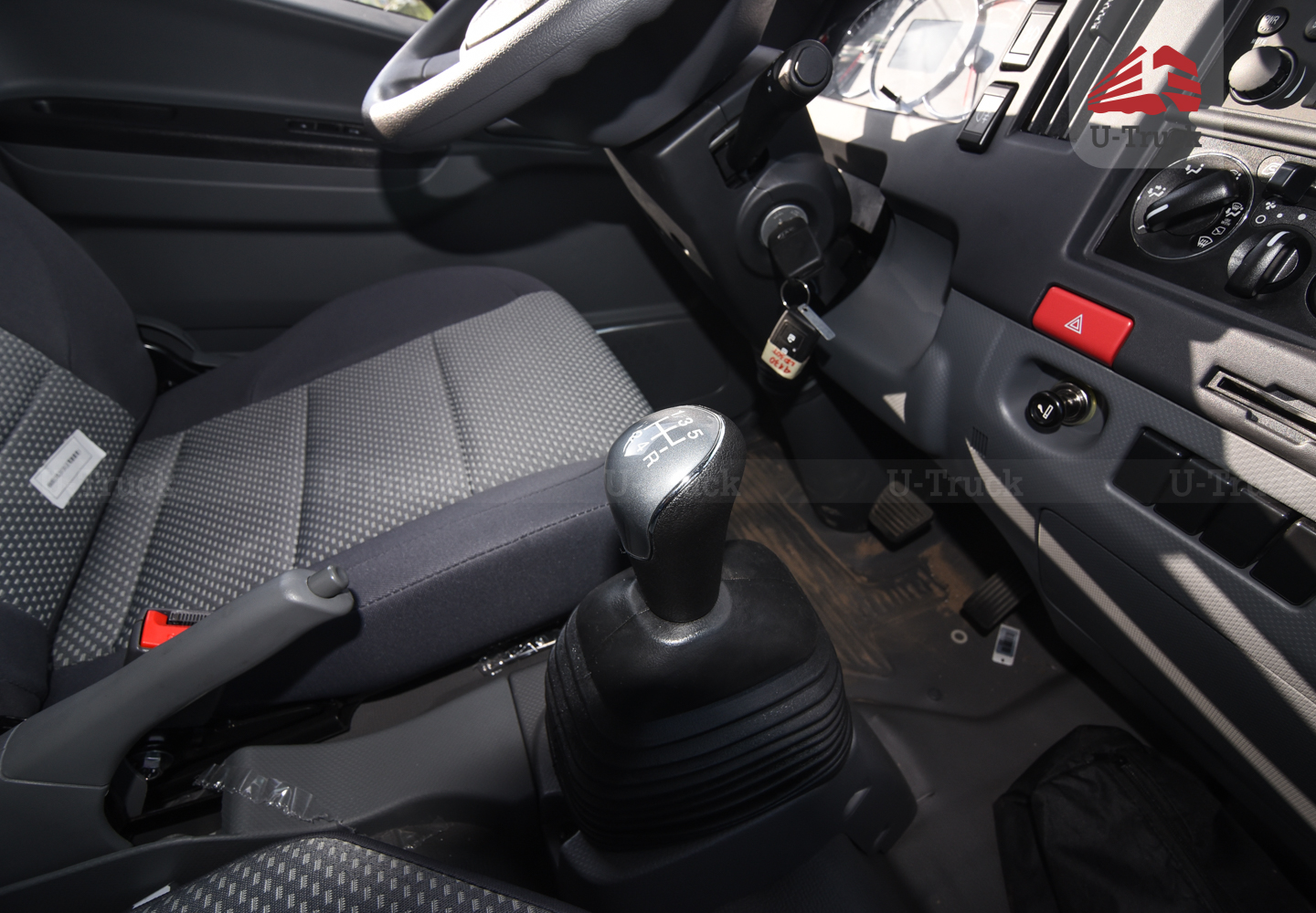 Xe tải JAC N200S Thùng kín 1T9